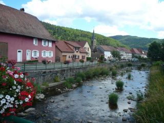 Maseveaux, hübsch bepflanzt